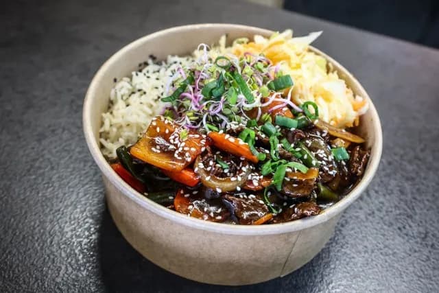 Gdzie zjeść w Lesznie? Odkryj najlepsze restauracje i smaki