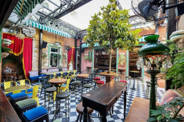 Ateny gdzie zjeść - odkryj najlepsze miejsca na tradycyjne jedzenie