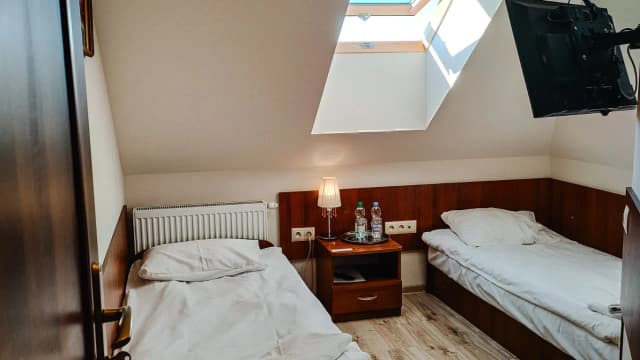 Jak poinformować gości weselnych o noclegu, by uniknąć chaosu?